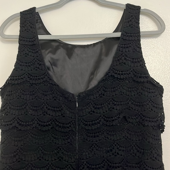 WHBM SL Tiered Lace Shift Dress - Picture 5 of 9